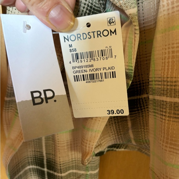 NWT BP Medium Women’s Cropped Long Sleeve Button Down Green/Ivory Plaid - Picture 7 of 10